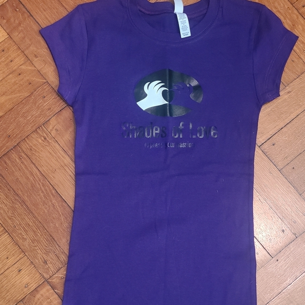 Shades of love by bella short sleeve size small hp. 🔥🔥🔥